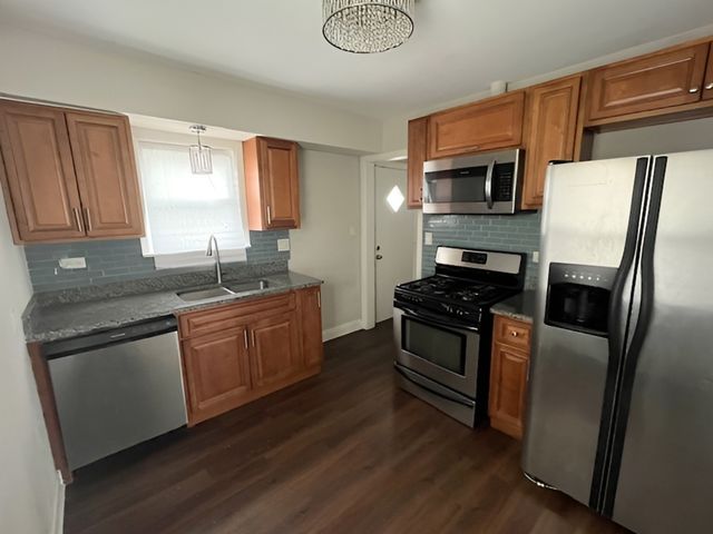 17943 Ridgewood Avenue, Lansing, IL 60438