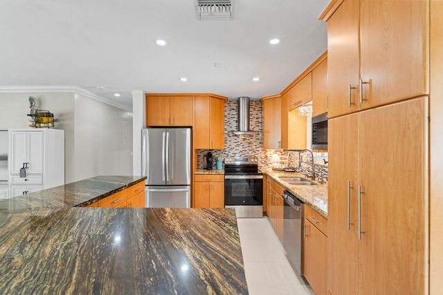 800 NE 8th Street, Pompano Beach, FL 33060