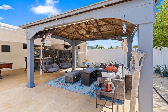 800 NE 8th Street, Pompano Beach, FL 33060