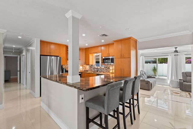 800 NE 8th Street, Pompano Beach, FL 33060