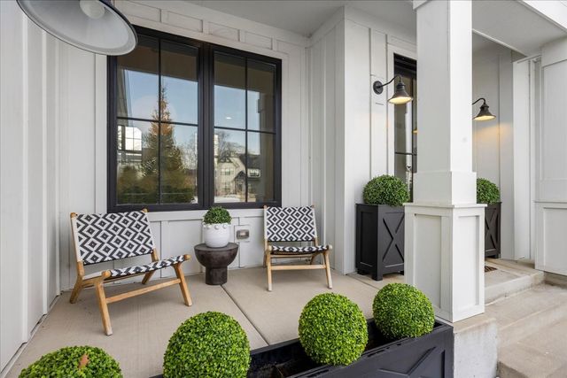 1555 Samanthas Way, Deerfield, IL 60015