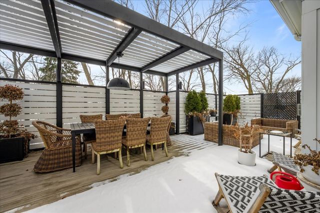 1555 Samanthas Way, Deerfield, IL 60015