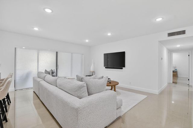 6335 Longboat Lane W E104, Boca Raton, FL 33433