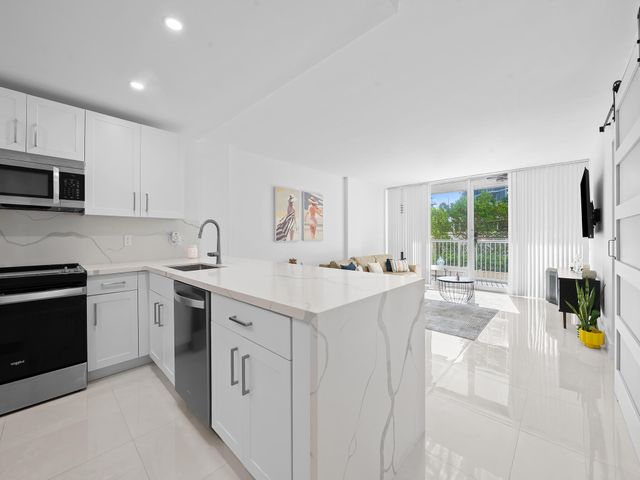 2200 NE 33rd Avenue 2d, Fort Lauderdale, FL 33305