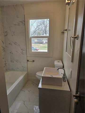 6902 E 98th Terrace, Kansas City, MO 64134