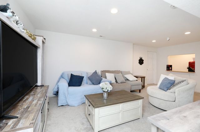 270 NW Charlestown Lane, Waukee, IA 50263