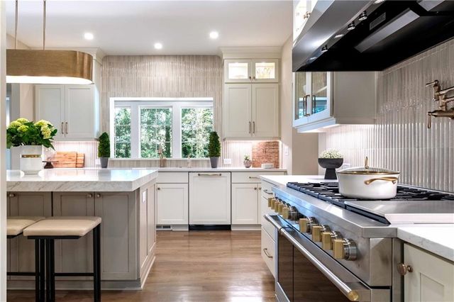 8965 River Run, Sandy Springs, GA 30350