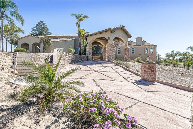 1956 Cambridge Way, Santa Maria, CA 93454