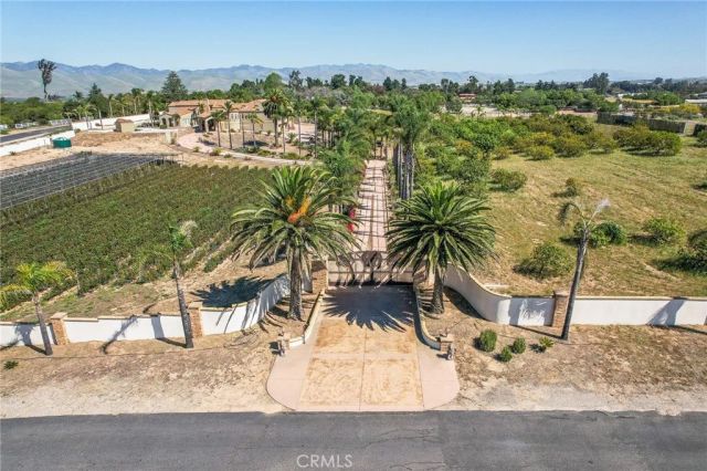 1956 Cambridge Way, Santa Maria, CA 93454