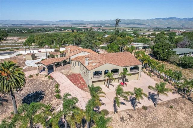 1956 Cambridge Way, Santa Maria, CA 93454