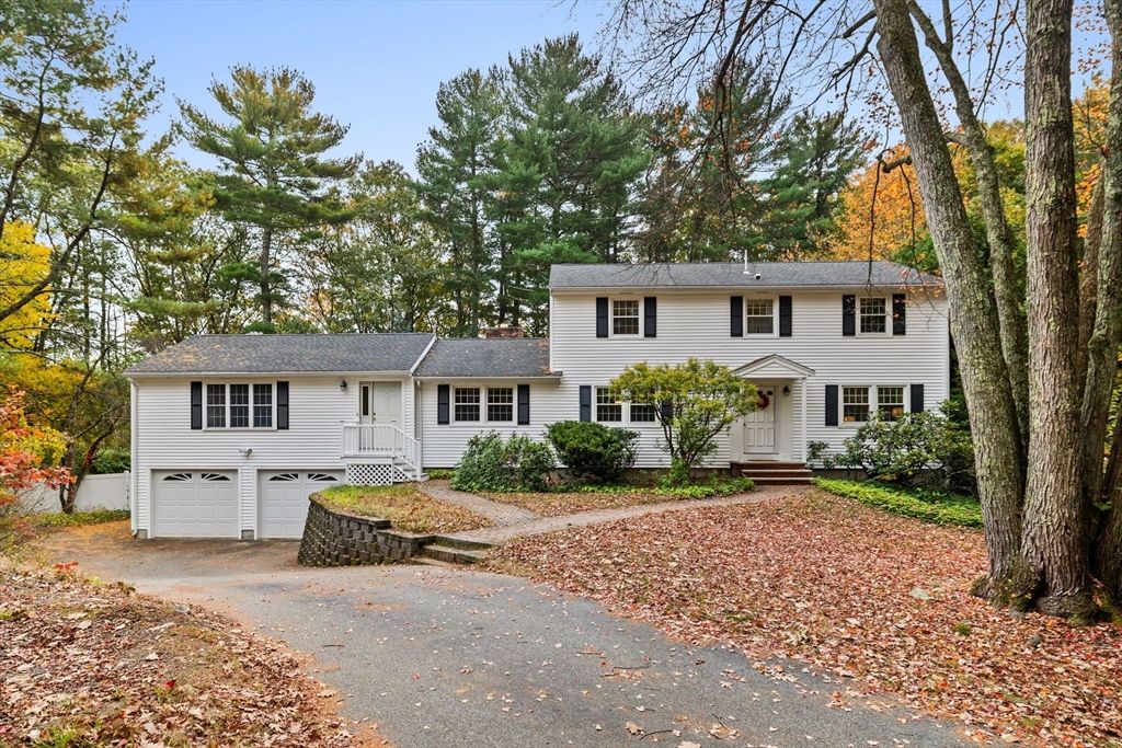 8 Athena Cir, Andover, MA 01810