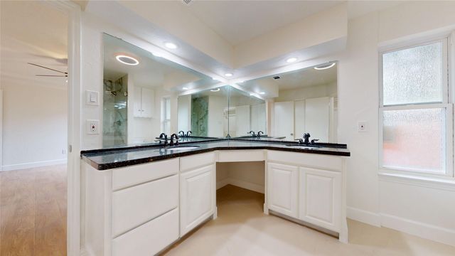 510 Evans Drive, Euless, TX 76040