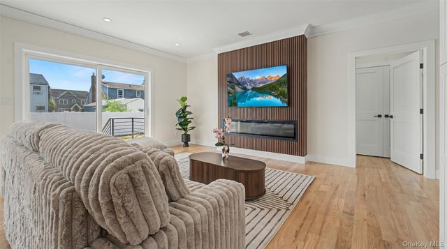 1025 Mirabelle Avenue, Westbury, NY 11590