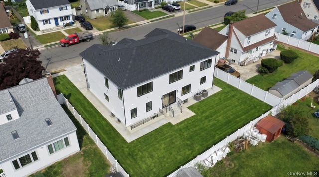 1025 Mirabelle Avenue, Westbury, NY 11590