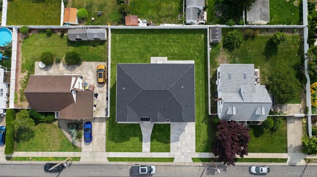 1025 Mirabelle Avenue, Westbury, NY 11590