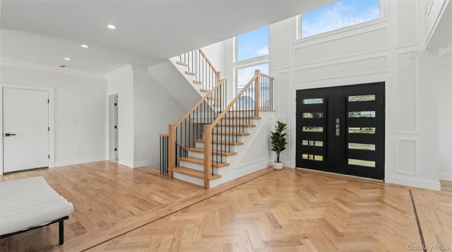 1025 Mirabelle Avenue, Westbury, NY 11590