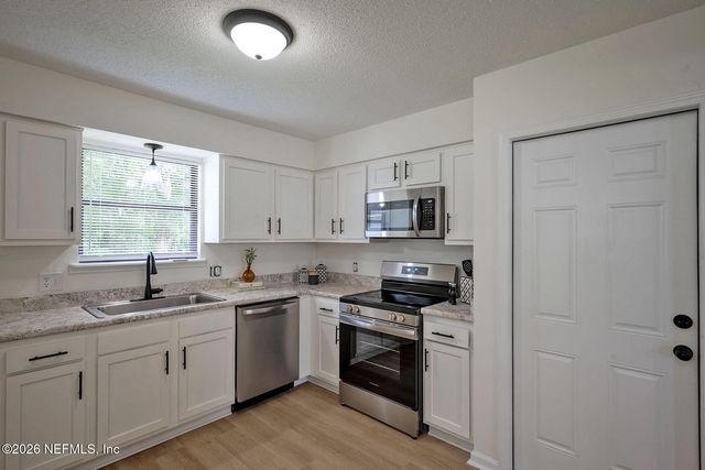 8456 BOYSENBERRY Lane W, Jacksonville, FL 32244