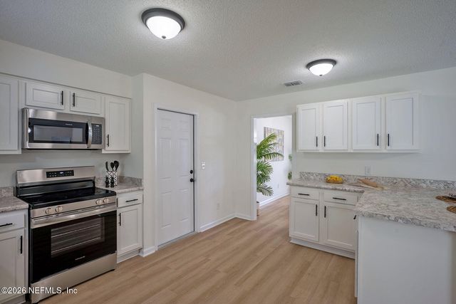 8456 BOYSENBERRY Lane W, Jacksonville, FL 32244