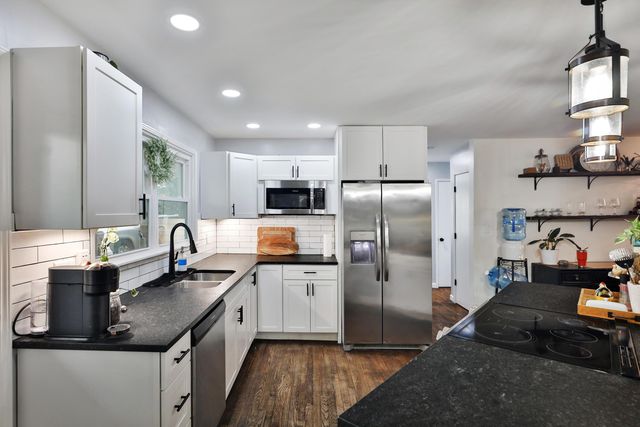 135 Crestview Drive, Delaware, OH 43015