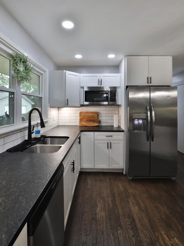 135 Crestview Drive, Delaware, OH 43015