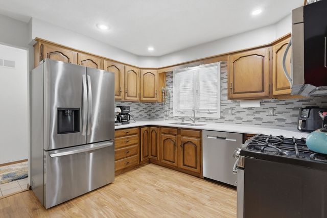 529 48th Avenue, East Moline, IL 61244