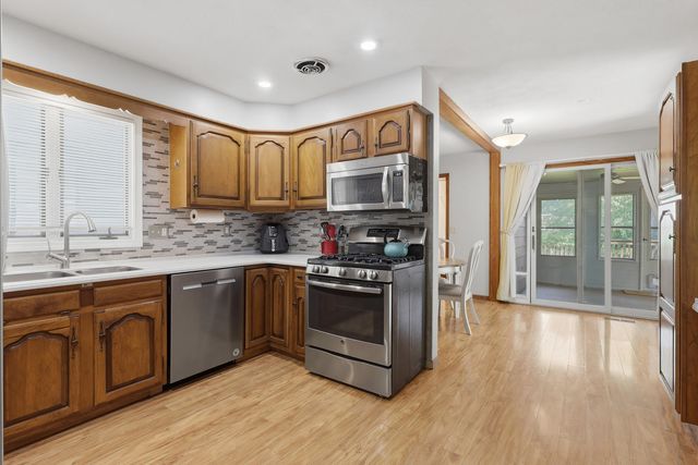 529 48th Avenue, East Moline, IL 61244