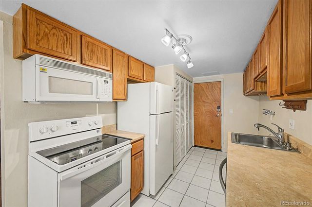 7957 Chase Circle 190, Arvada, CO 80003