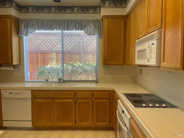 849 Patti Page Ct, Windsor, CA 95492