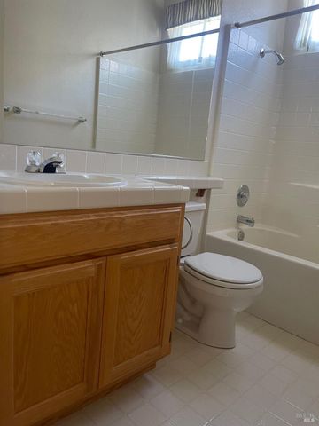 849 Patti Page Ct, Windsor, CA 95492