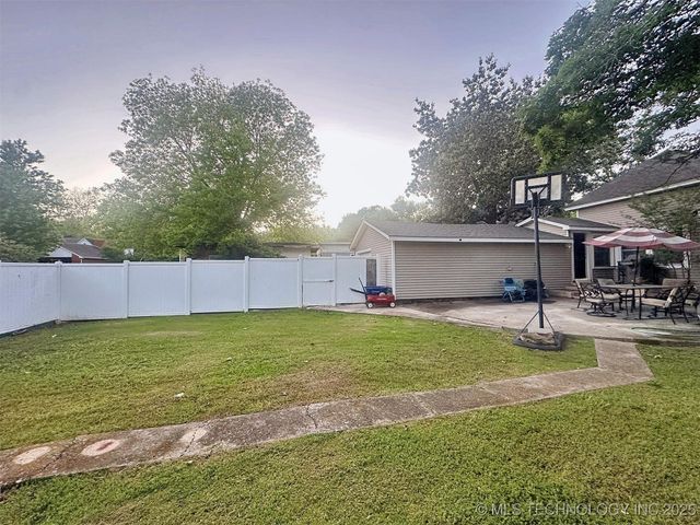 321 W Shawnee Street, Tahlequah, OK 74464
