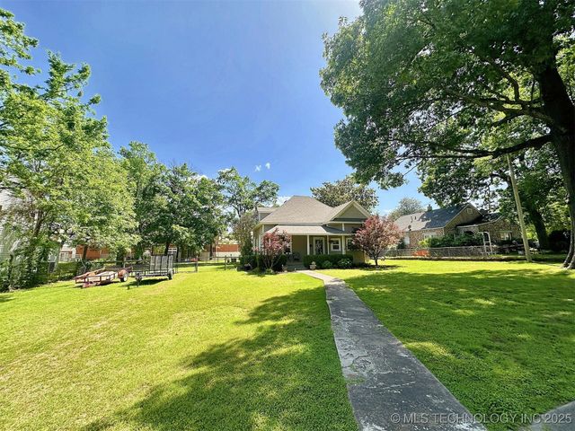 321 W Shawnee Street, Tahlequah, OK 74464