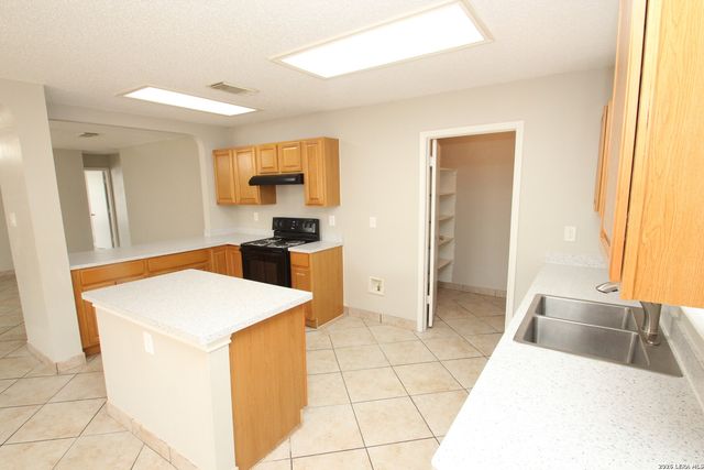 7807 Pecan Heights, San Antonio, TX 78244