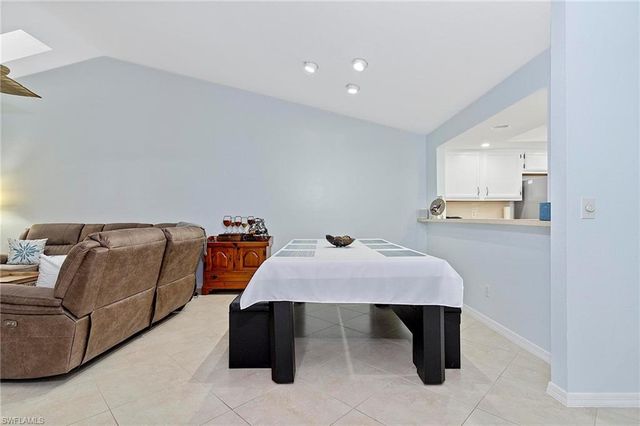 101 Fox Glen DR 6-4, Naples, FL 34104
