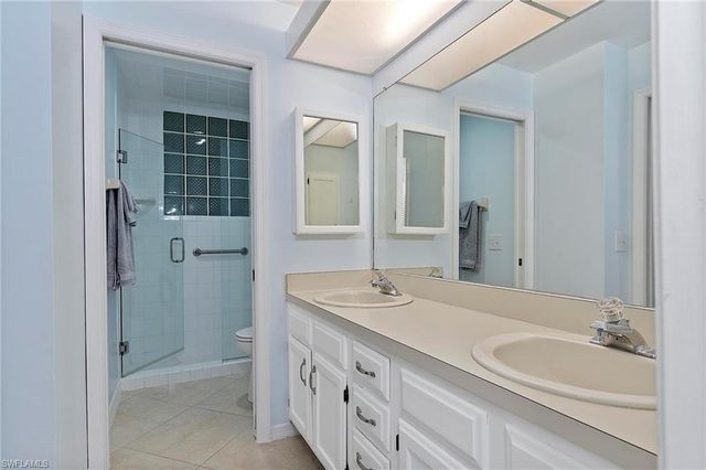 101 Fox Glen DR 6-4, Naples, FL 34104