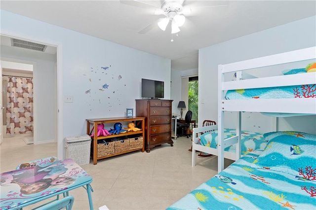 101 Fox Glen DR 6-4, Naples, FL 34104
