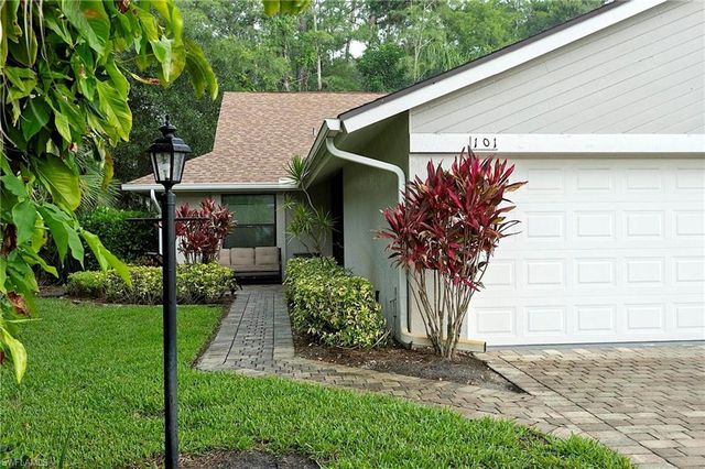 101 Fox Glen DR 6-4, Naples, FL 34104