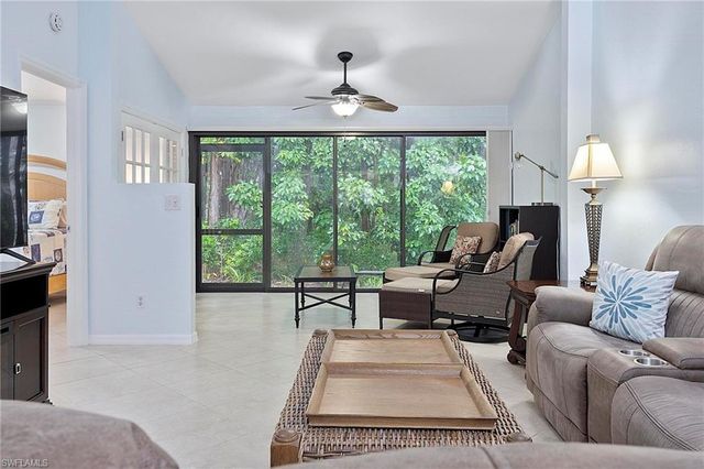 101 Fox Glen DR 6-4, Naples, FL 34104