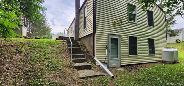 46 Gleason Boulevard, Pleasant Valley, NY 12569