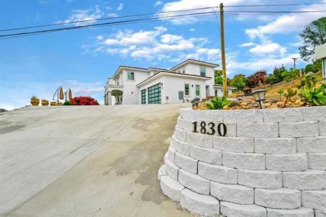 1830 Vista Way, El Cajon, CA 92019
