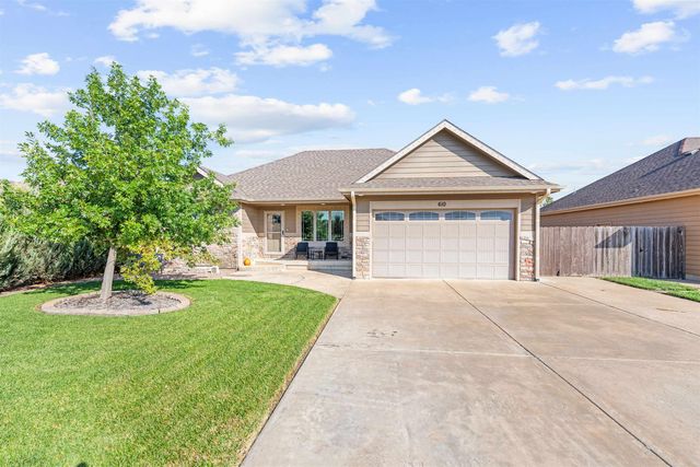 610 Quail Hollow Dr, Salina, KS 67401