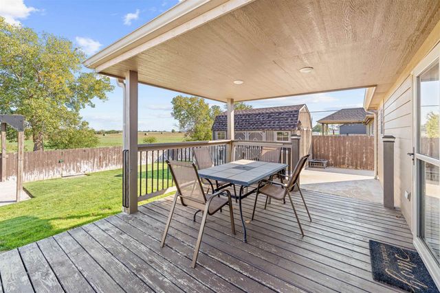 610 Quail Hollow Dr, Salina, KS 67401
