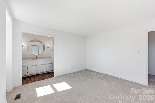 8005 Regent Park Lane, Charlotte, NC 28210