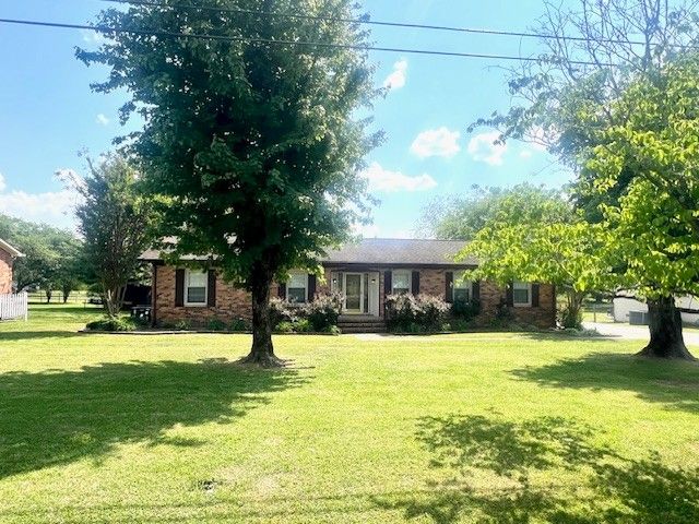 5 Hilltop Rd, Fayetteville, TN 37334