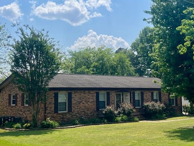 5 Hilltop Rd, Fayetteville, TN 37334
