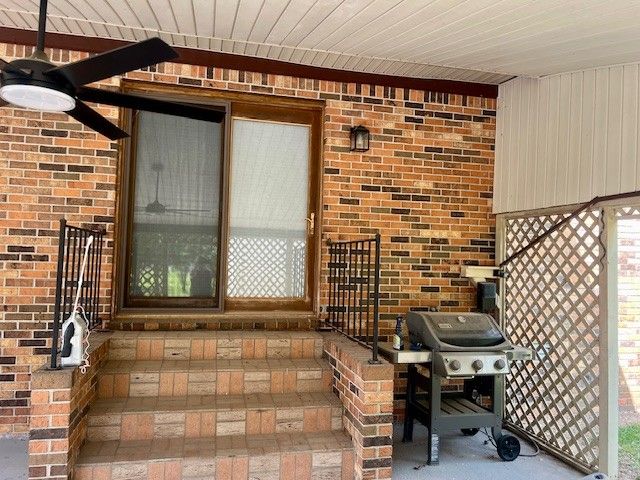 5 Hilltop Rd, Fayetteville, TN 37334
