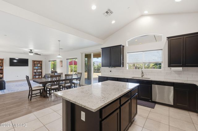 6129 S Eagles Roost Drive, Tucson, AZ 85757