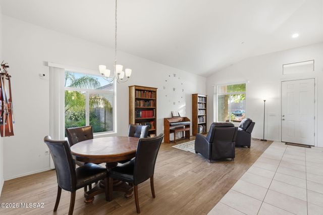 6129 S Eagles Roost Drive, Tucson, AZ 85757