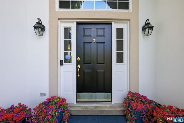 1 Rock Ledge, Oakland, NJ 07436