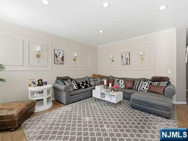 1 Rock Ledge, Oakland, NJ 07436