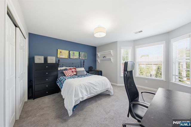 1 Rock Ledge, Oakland, NJ 07436